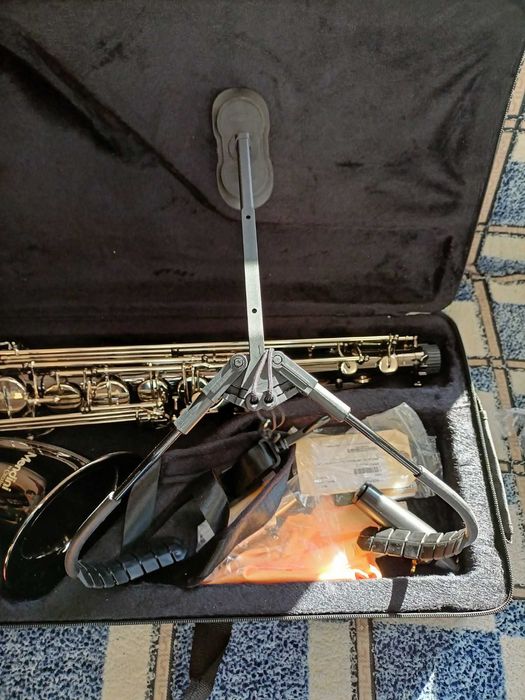 Саксофон тенор Mendini стан дуже гарний