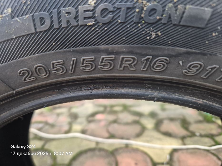 Продам два колеса зимних под шипы.