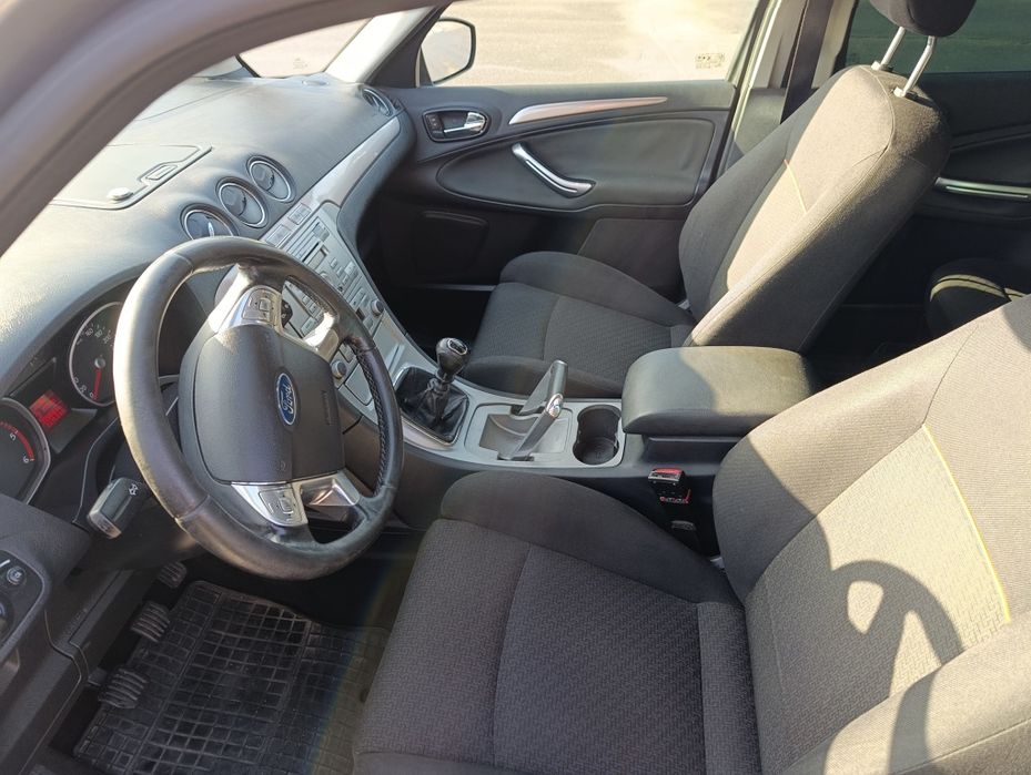 Авто для Військових. Мінівен 7 місний.