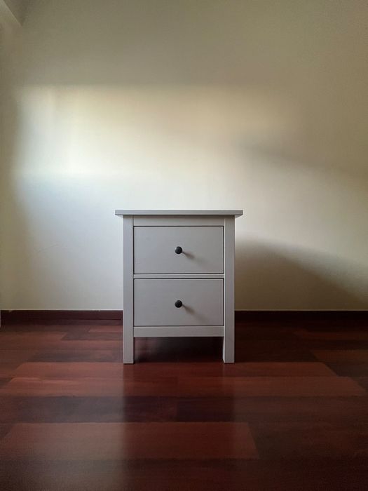 Mesa de cabeceira / cómoda IKEA HEMNES 2 gavetas – branca