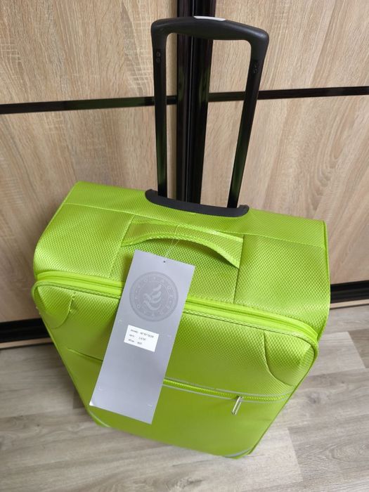 Валіза великого розміру з тканини на 4 колесах