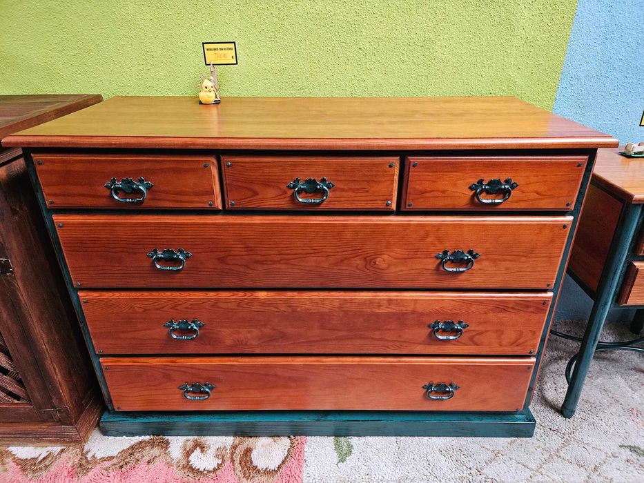 Cómoda em madeira maciça com acabamento em ferro - ópti