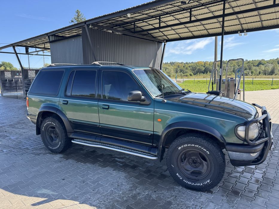 Хороше авто Ford Explorer рамний позашляховик 4.0 газ бензин