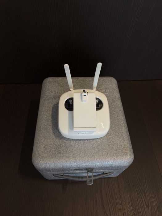 DJI Phantom 4 pro як новий