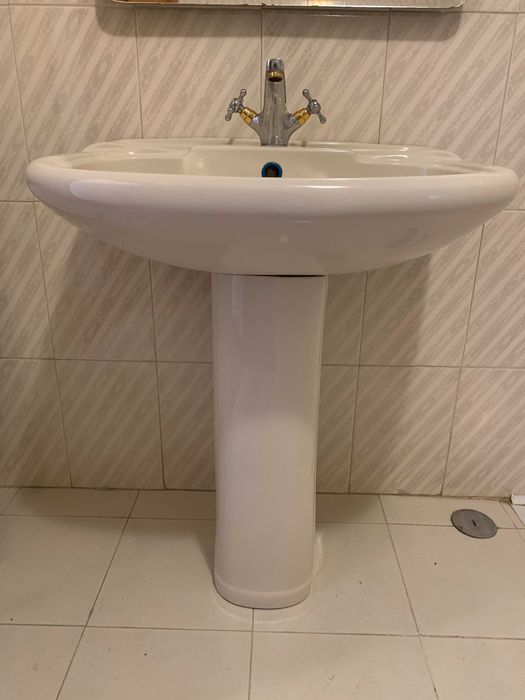 Conjunto WC completo (sanita + lavatório de pé + espelho com luz)