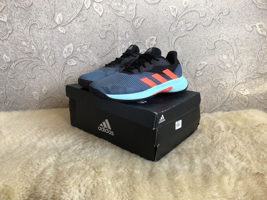 Як нові! Кросівки Adidas для волейболу, тенісу, зал 41 40,5 40 26 25,5