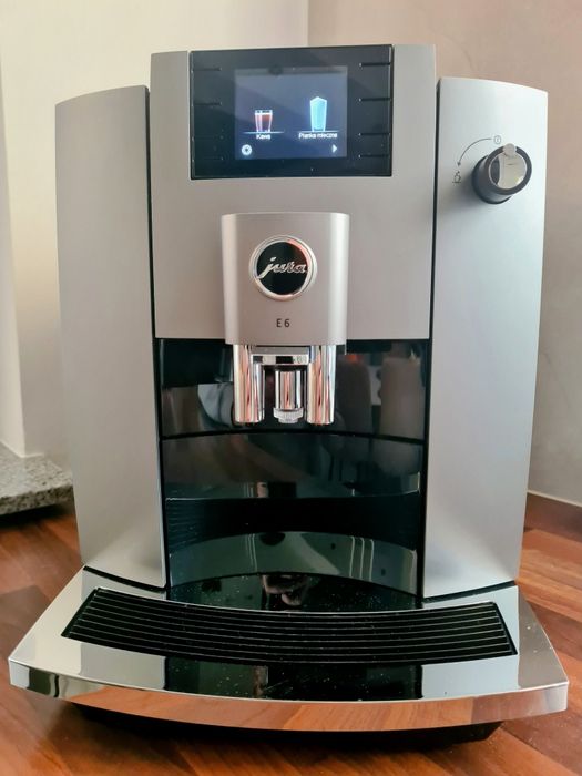 Ekspres do kawy Jura E6 EC 236 kaw 2023r