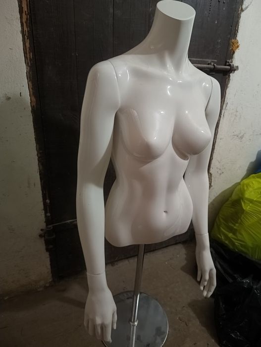 Manekin na sprzedaż