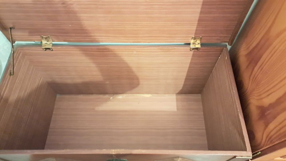 Vendo mesa sala, arca,armário gavetas