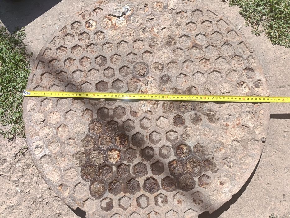 Кришка люка каналізаціонного