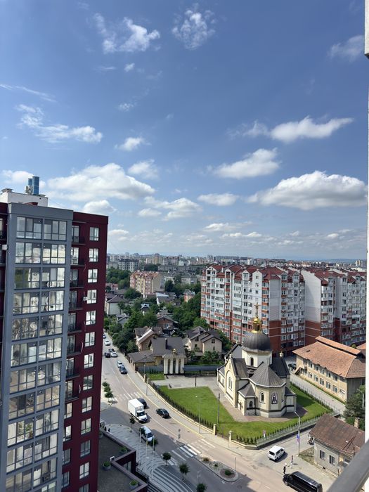 ТЕРМІНОВИЙ Продаж дворівневої квартири з власною відкритою терасою з видом на Карпатські вершини