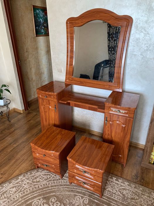 Меблі б/у тумби з дзеркалом