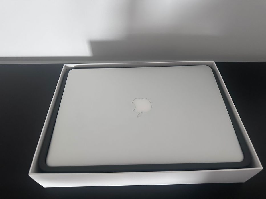 MacBook Air 13 512GB SSD, 8MB RAM