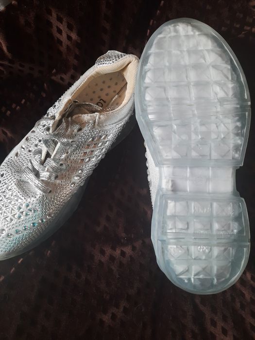 Кросовки новые.  Не подошёл размер