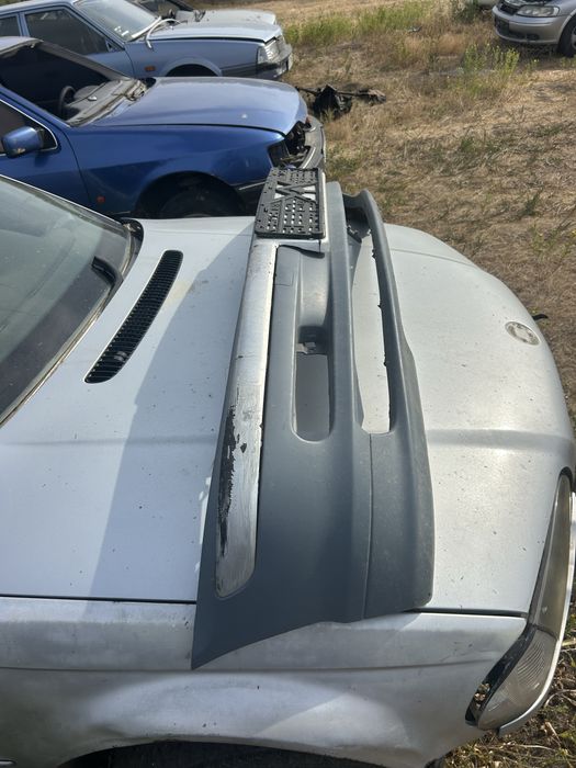 Капот та передній бампер BMW E46 до рестайлінгу