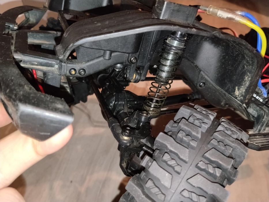 HB r1001 beluga  (nie traxxas)