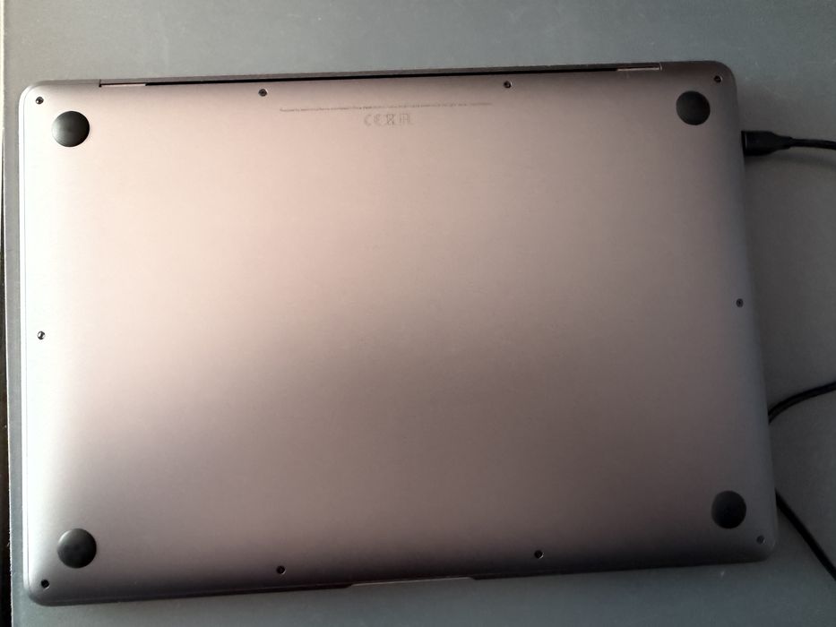 MacBook Air 13” (2020) – i7, 8GB RAM, 256GB SSD – Excelente estado!