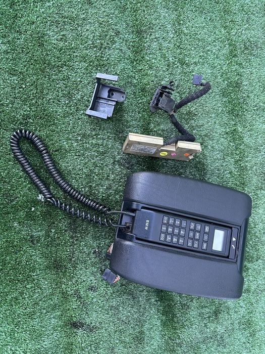 Підлокітник з телефоном БМВ е39.