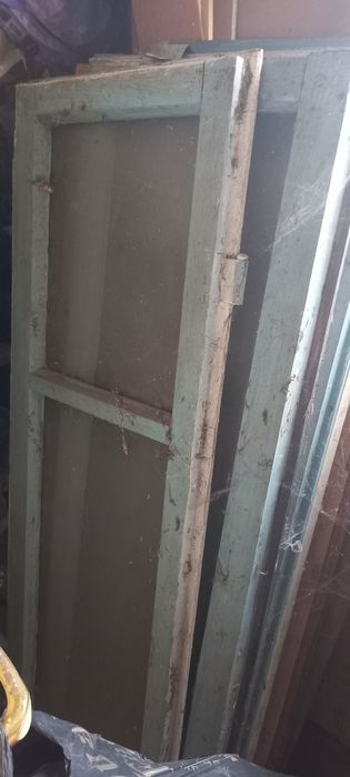 Старі двері вікна