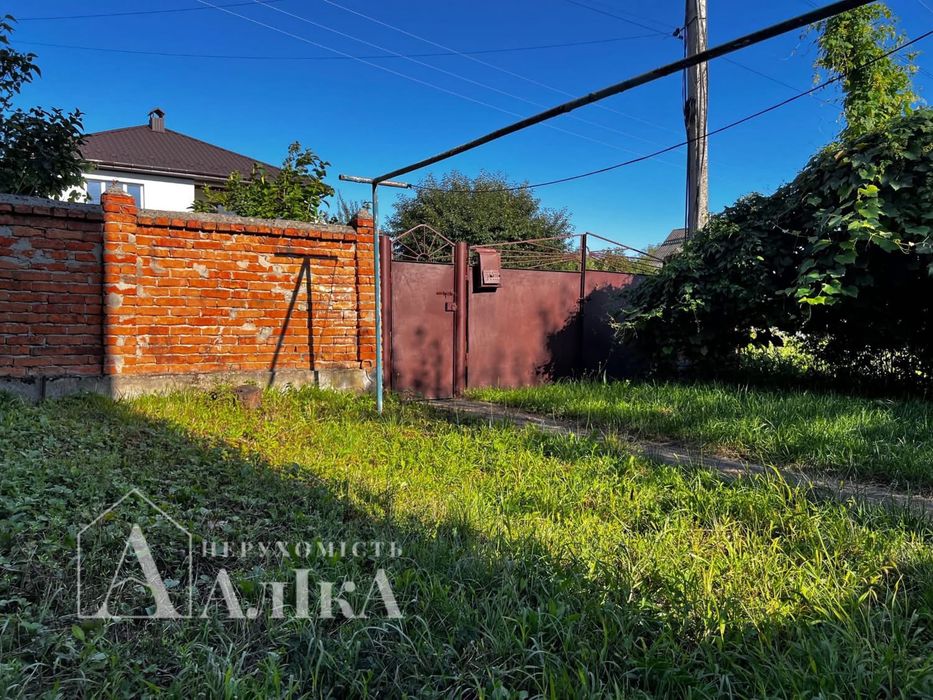 Продам двоповерхову частину будинку