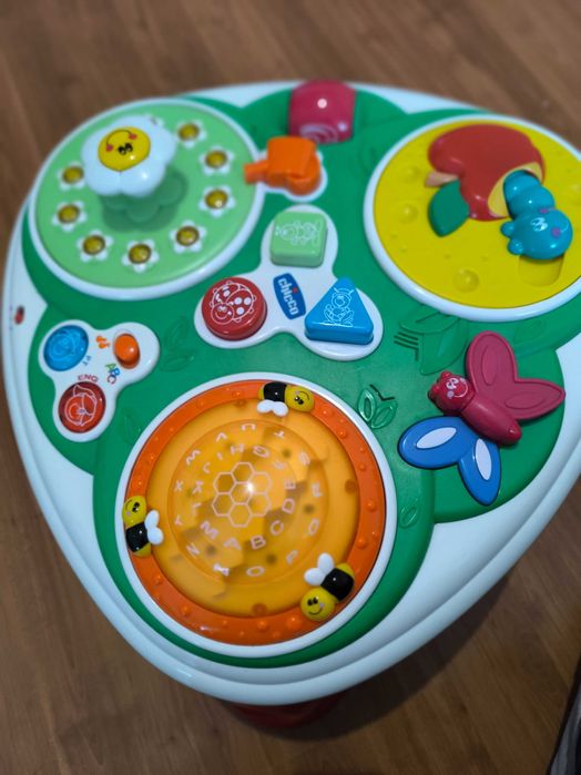 Mesa de atividades para bebés