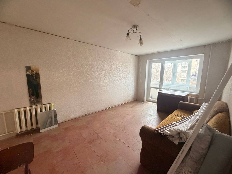 Продається квартира "Малосімейка" на 17 кварталі.