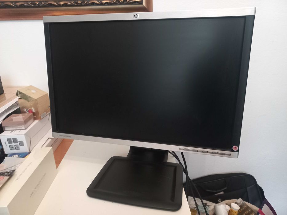 Monitor HP LA2205wg z kompletem kabli 22 cale