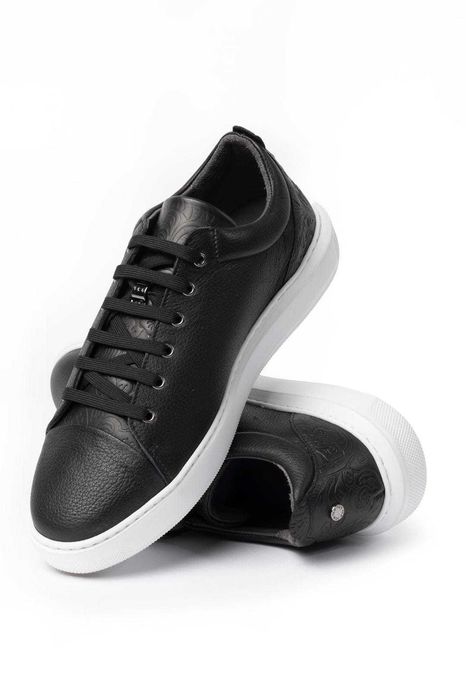 Vendo Lote de Sneakers - NOVOS NA CAIXA - 17Euros/Par. 320 Pares.