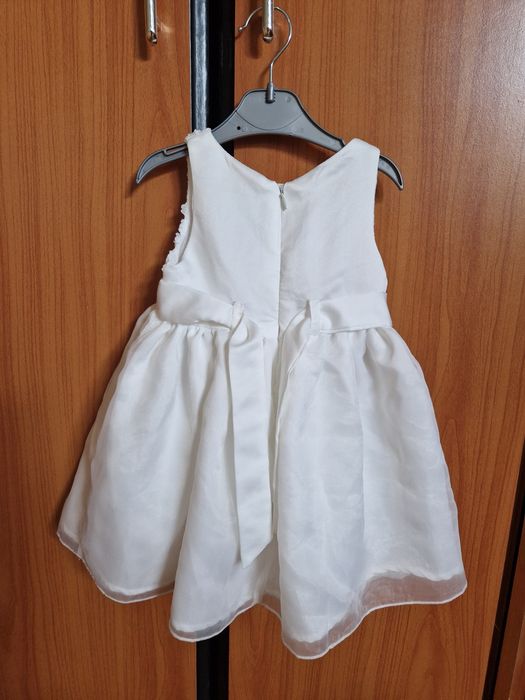 Biała elegancka sukienka dla dziewczynki r. 86 SMYK