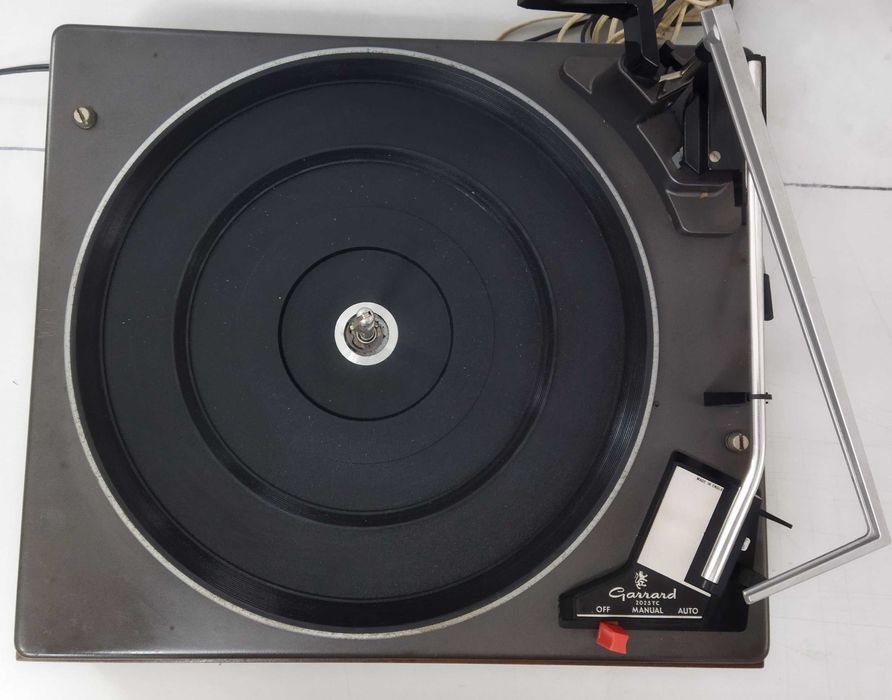 Gira Discos Garrard 2025TC Automatic - A funcionar em pleno