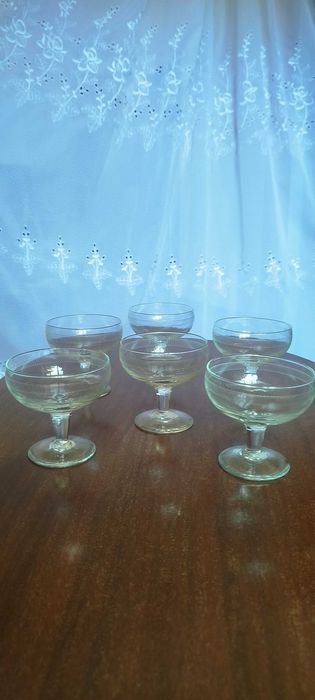 Conjunto Vintage de 5 Taças em Vidro Âmbar Fumado