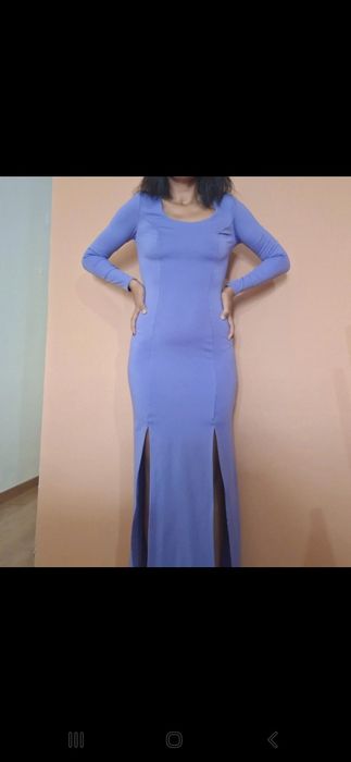 Vestido lavanda com rachas