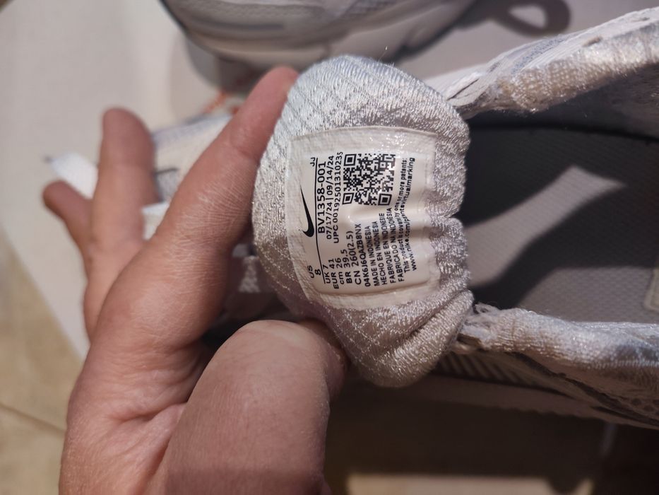 Buty sportowe  NIKE VOMERO 5  rozmiar 41