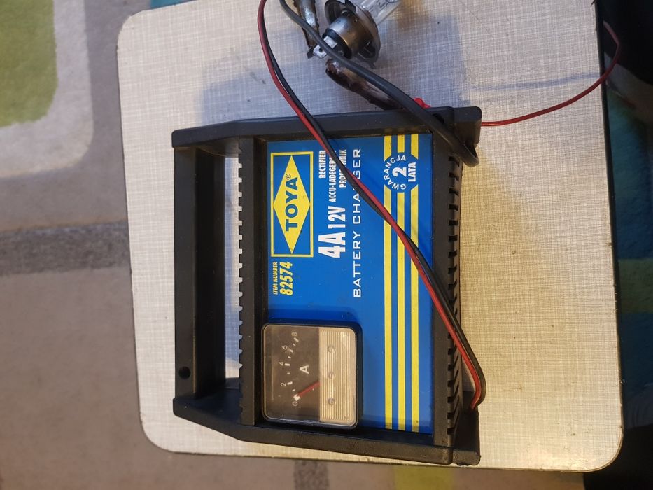 12V/  4.0A. TOYA. Ładowarka