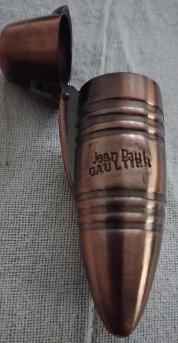 Antigos isqueiros alguns com marca para coleçionadores