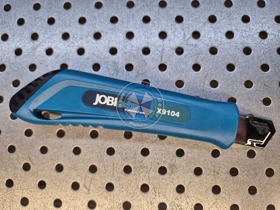 Nóż do tapet 18mm Nożyk tapetowy 18mm z ostrzem łamanym