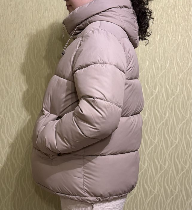 Нова зимня куртка бежевого кольору