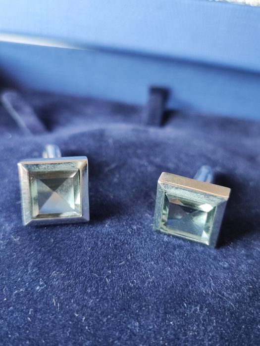 tiara e Butão de punho.