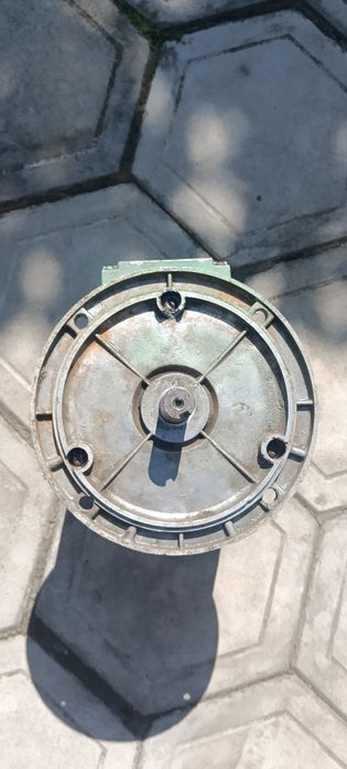 Продам трьохфазний асинхронний двигун