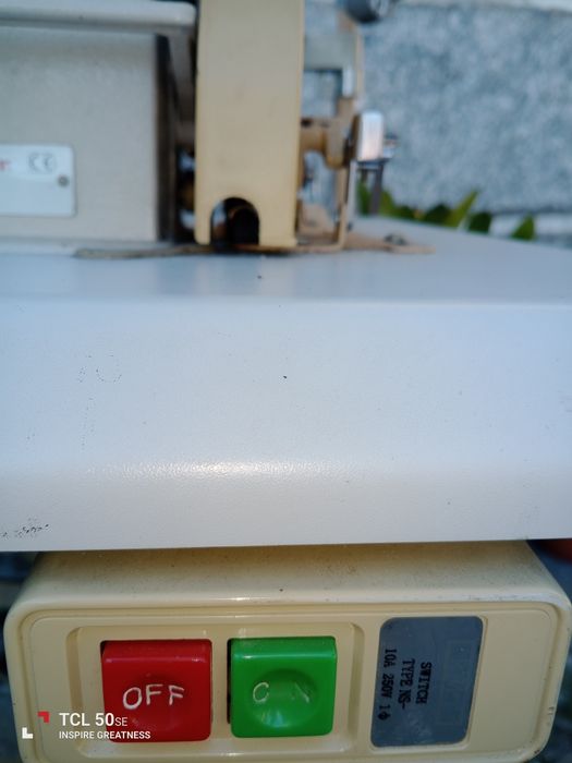 Máquina de costura em muito bom estado.
