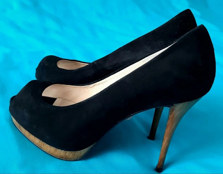 Sapatos camurça pretos Zara