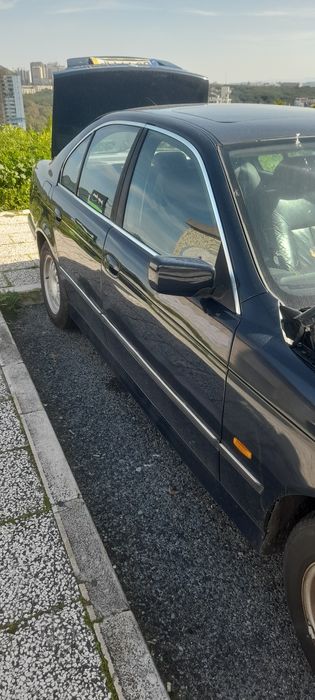 BMW 525TDS 1999 e 268000km ou troco por carro ou mota do mesmo valor