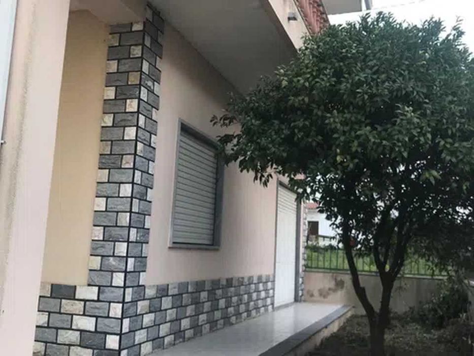 Quarto para 2 numa Vivenda cor de Rosa com varanda e com jardim