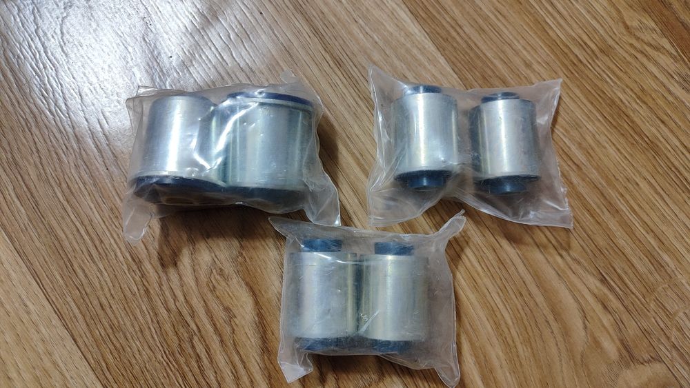 Комплект сайлентблоків Сузукі гранд Вітара, задня цапфа.