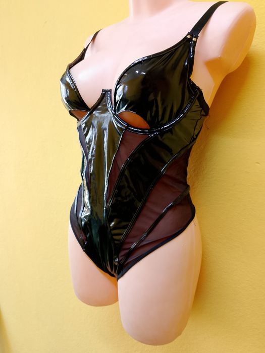 Body damskie LaTeX