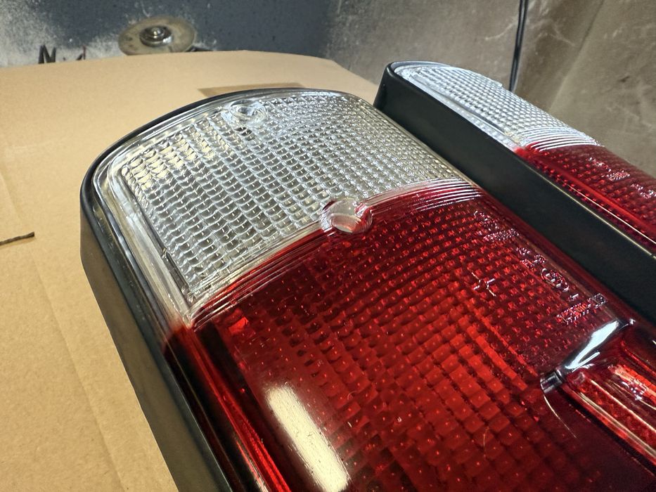 Lampy tylne oprawki klosze fiat 126p EL