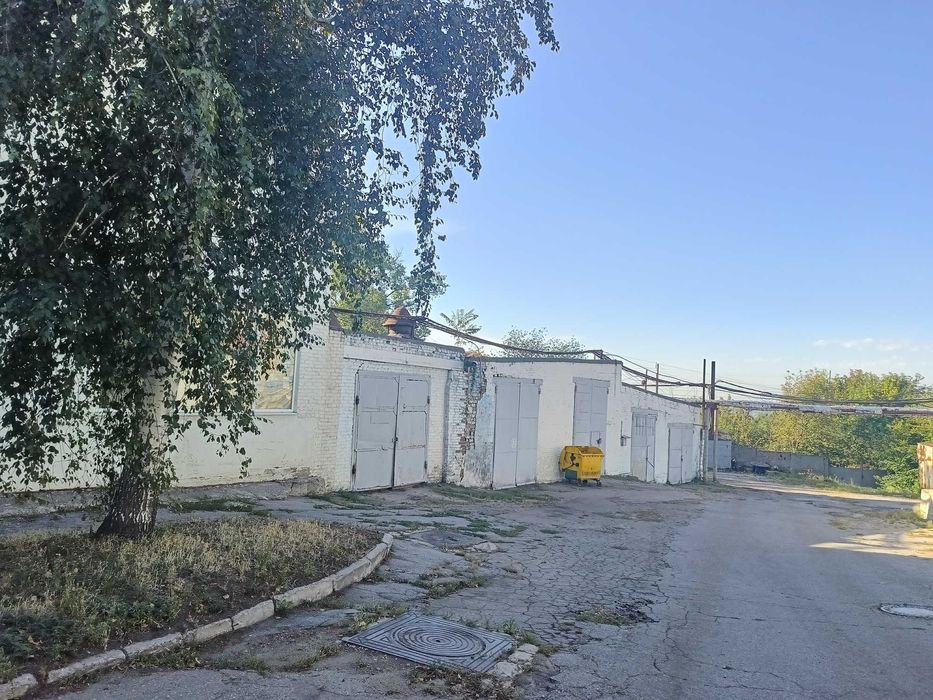 Продаж комплексу будівель з прилеглою територією