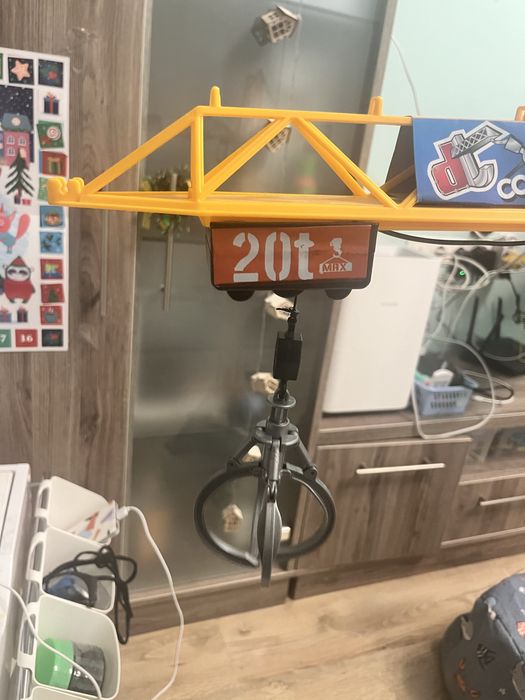 Дитячий кран на пульті