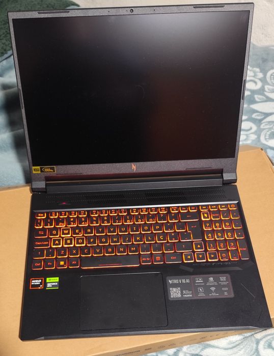 Gaming Acer Nitro V 16 AI 16" ANV16-42-R4WK
