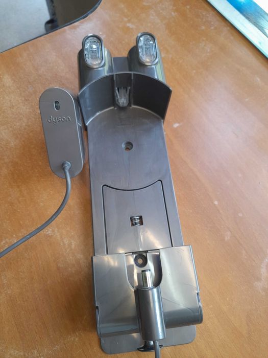 зарядна станція дайсон зарядка